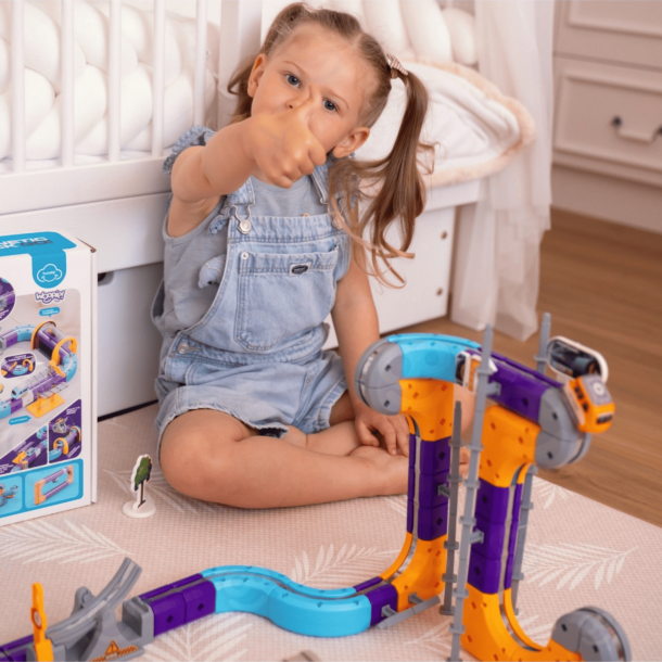 Magnetisk Togbane med Anti-Gravity Effekt � 126 dele, 2 tog og 3D-baner