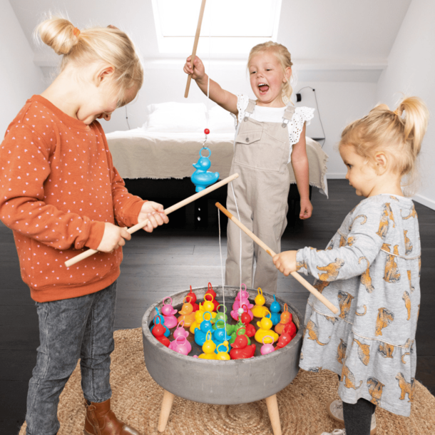 Fiskespil til B�rn med 6 Regnbue�nder og 2 Fiskest�nger | Scratch Active Play