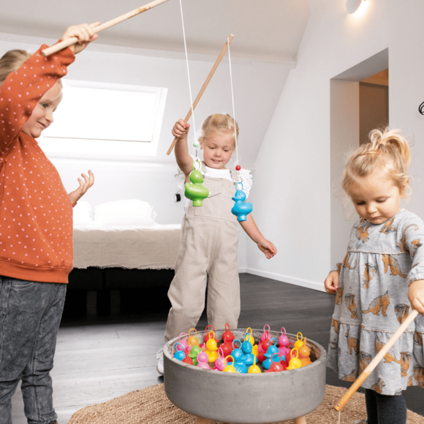 Fiskespil til B�rn med 6 Regnbue�nder og 2 Fiskest�nger | Scratch Active Play