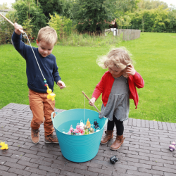 Fiskespil til B�rn med 6 Regnbue�nder og 2 Fiskest�nger | Scratch Active Play