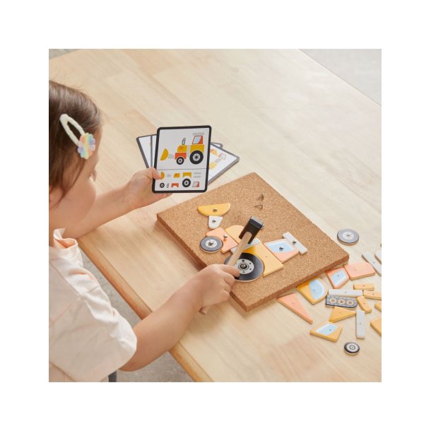 Hammarspel i tr� med fordon � spikbr�da med 45 delar