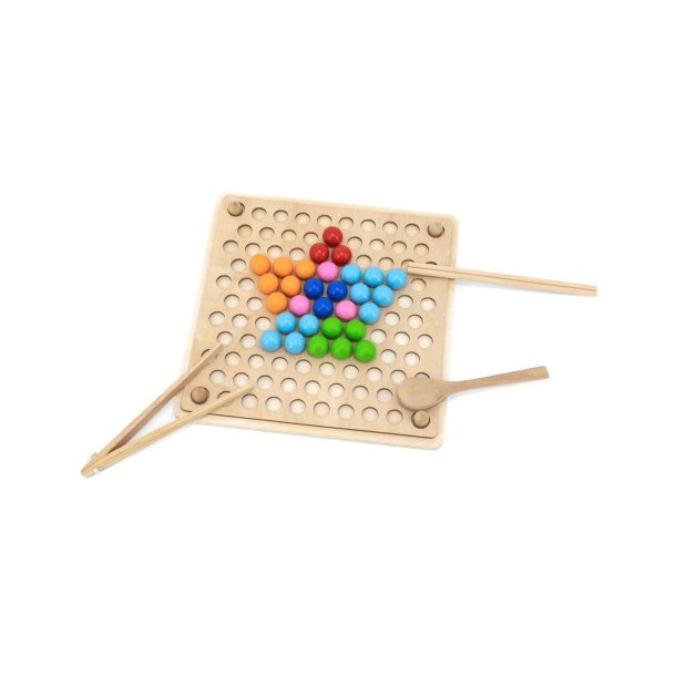 Kulf�ngst och f�rgmatchning i tr� � Montessori-inspirerat l�rspel