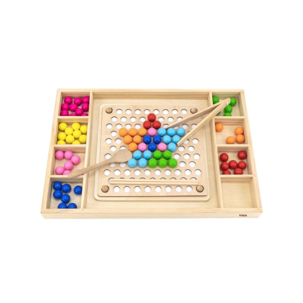 Kulf�ngst och f�rgmatchning i tr� � Montessori-inspirerat l�rspel