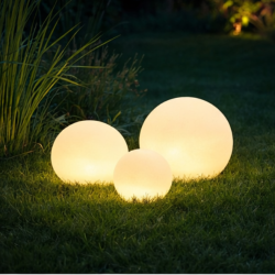 Solcelle LED lyskugler til haven � 3 stk s�t �15, �20 og �25 cm