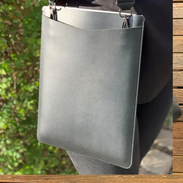 Philbert Ultratynd Sleeve m. Rem til MacBook 13" - Sort