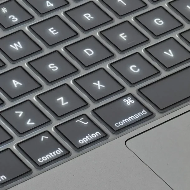 Philbert Tastaturcover til MacBook Pro 13-16" (2019-2022) - Transparent/Sort