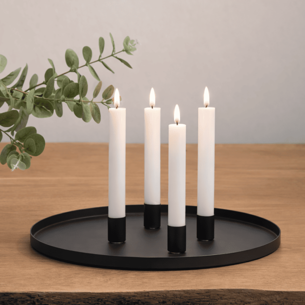 Runt dekorationsfat i svart med 4 magnetiska ljush�llare