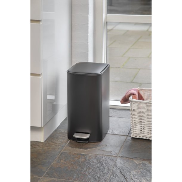 Steel-function, Fyrkantig svart soptunna 18 l