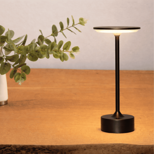 Touch-bordslampa i svart � platt topp med LED-ljus